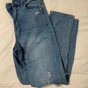 Size 4 American Eagle high waisted mom jeans